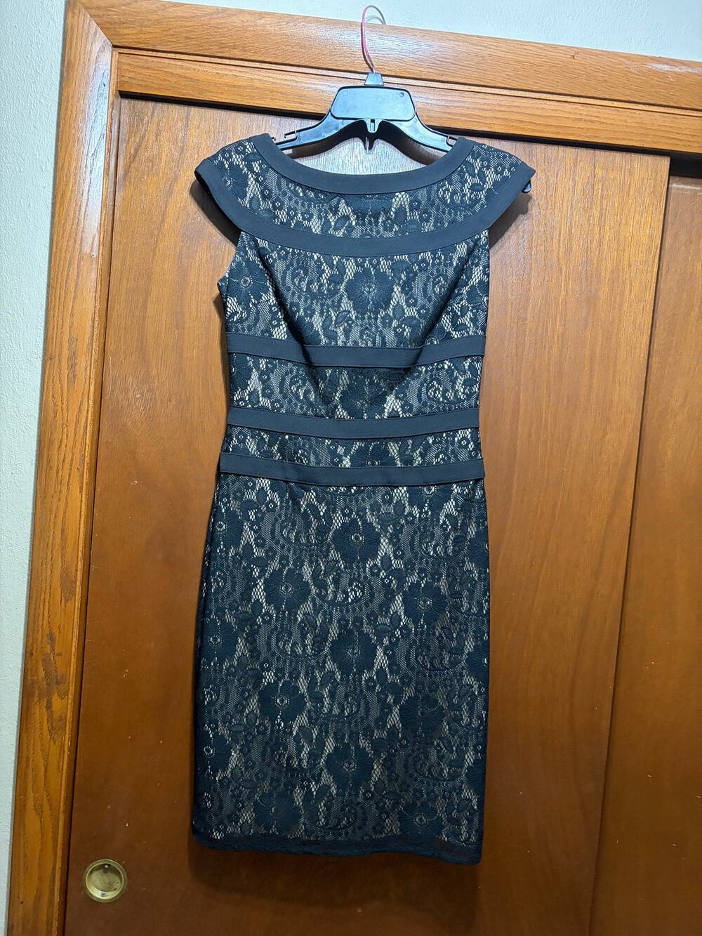 Adrianna Papell Black Lace Dress Size 4 Sheath Cocktail Wedding Guest
